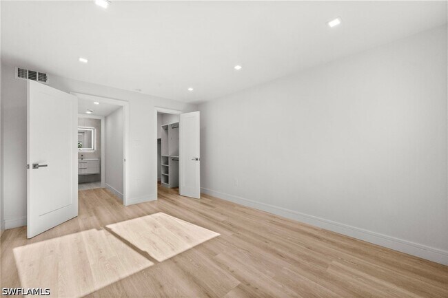 Building Photo - 200 Turtle Lake Ct