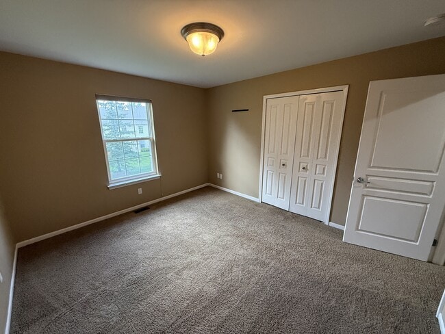 Building Photo - 163 S Vista