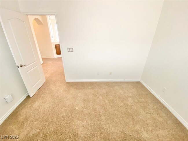 Building Photo - 2840 Dunnottar Ave