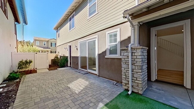 Building Photo - Los Carneros townhouse 3 Bed / 2.5 Bath – ...