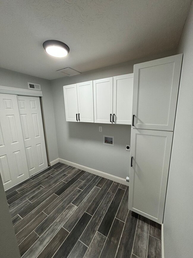 Building Photo - 3221 Summerhill Ln