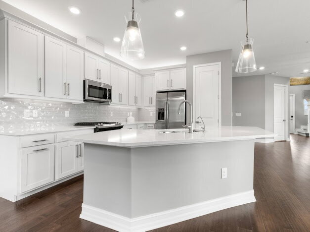 Building Photo - "Estancia 3-Bed Sanctuary with Granite Finishes and Scenic Views in Wesley Chapel"