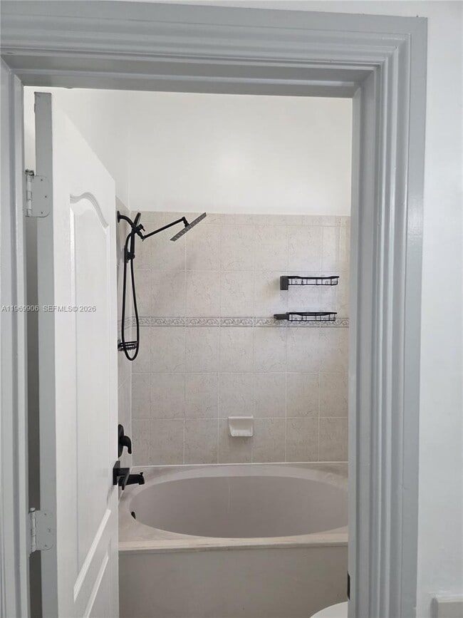 Building Photo - 3930 NE 12th Dr