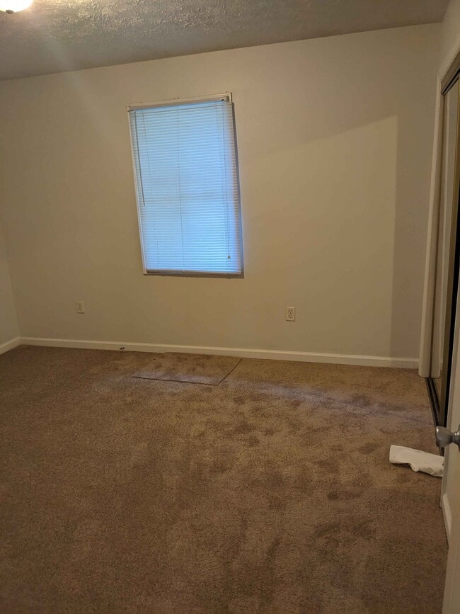 Building Photo - 201/203 East Paces Dr