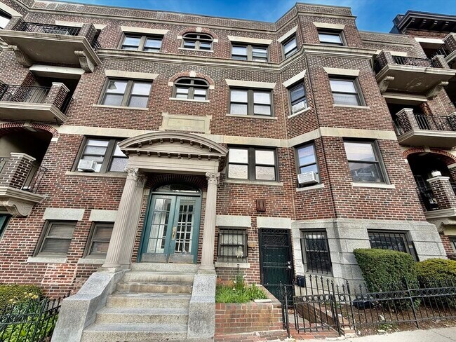 Building Photo - 1468 Commonwealth Ave