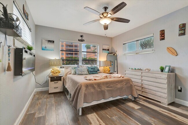 Building Photo - 11420 1st St E