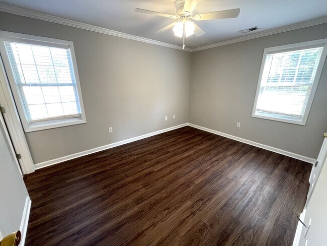 Building Photo - Newly Renovated 3br in East Athens, Availa...