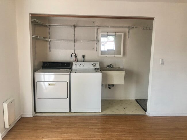 Laundry area with utility sink - 1947 Union Ave SE