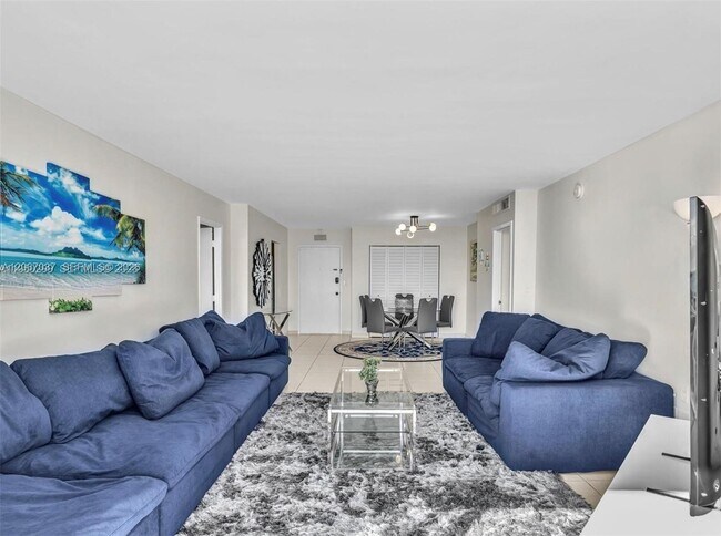 Building Photo - 3140 S Ocean Dr