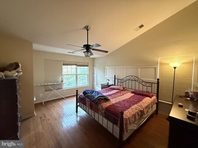 Building Photo - 43225 Highgrove Terrace