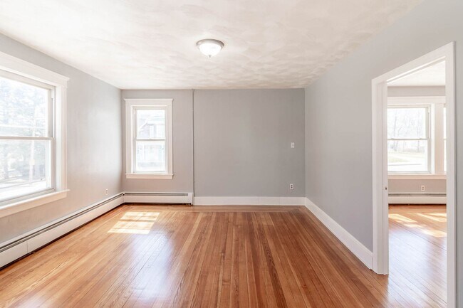 Building Photo - 572 Gaskill St