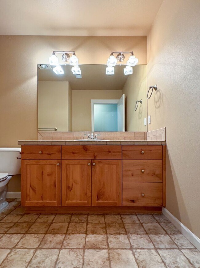 Building Photo - Wonderful 4 bedroom in SE Bend!