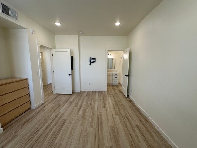 Building Photo - 311 E Lorene St