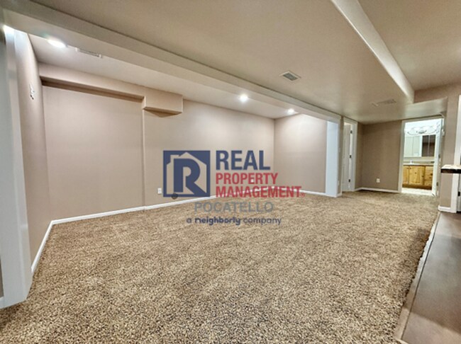 Building Photo - 13355 N Dekay Rd