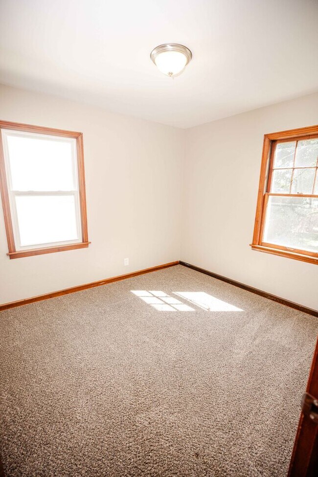 Building Photo - 3428 Beaumont Dr