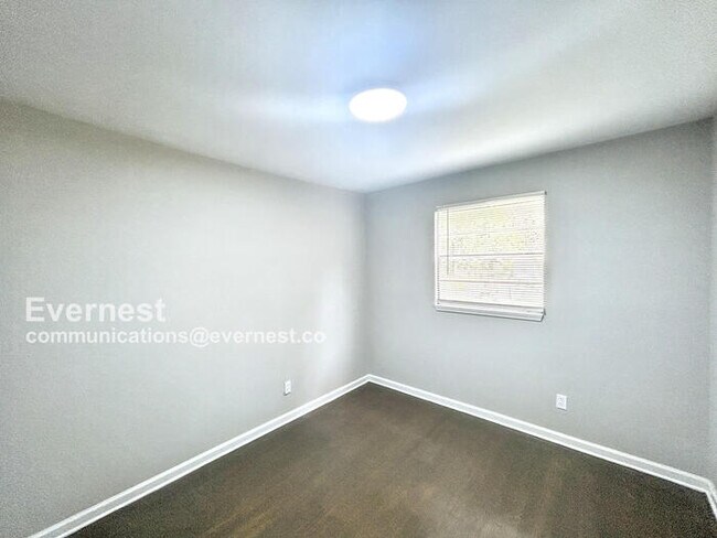 Building Photo - 4624 Sunnybrook St