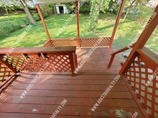 Building Photo - Spacious Home in Hickman Mills School Dist...