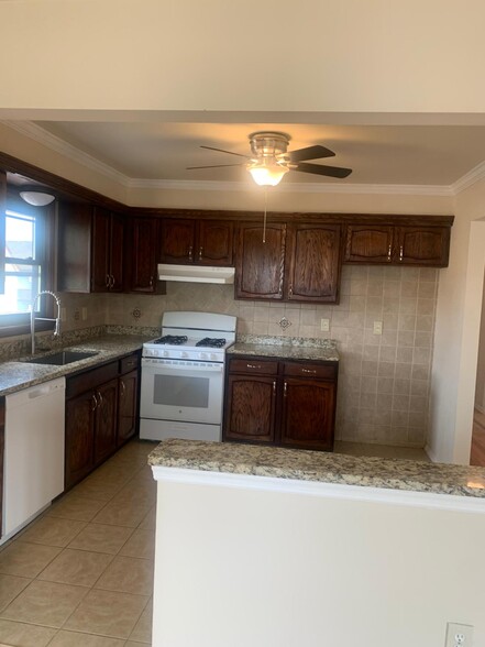 Building Photo - 615 McCandless Pl
