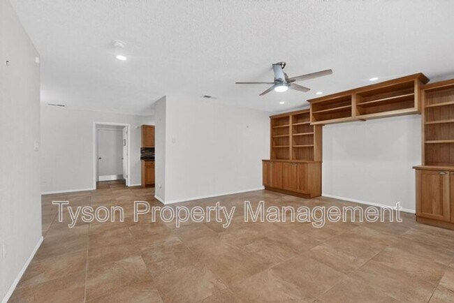 Building Photo - 8301 Cherry Hills Dr NE