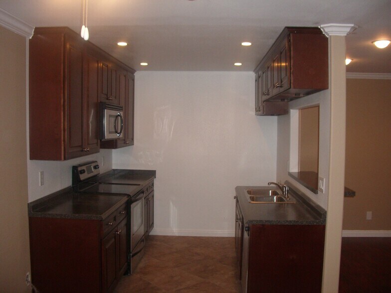 Building Photo - 310 S Miraleste Dr