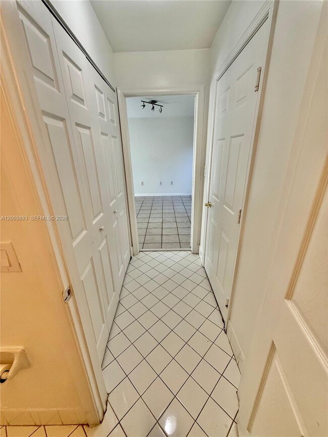 Building Photo - 2206 NW 170th Ave