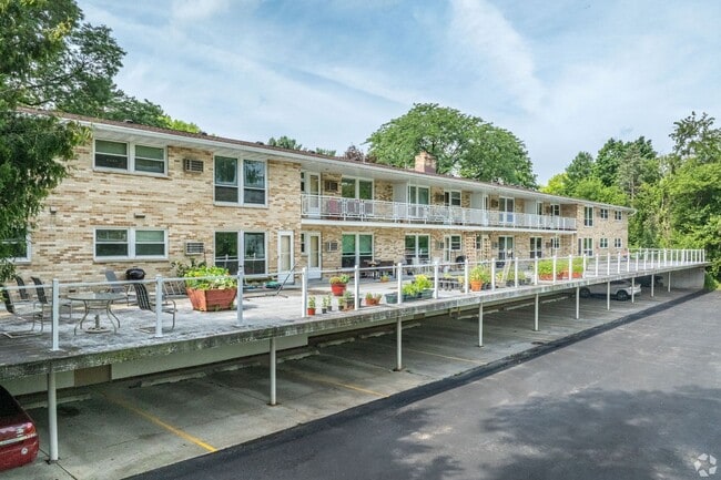 Building Photo - Newly Remodeled 2 Bedroom near Hilldale Mall