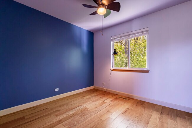 Building Photo - 2284 Woodside Dr