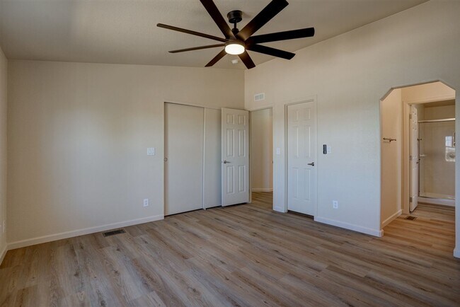 Building Photo - 3 Bedroom, 2 Bath Home with Views of Willo...