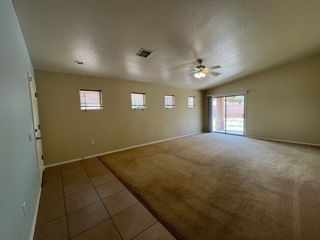 Building Photo - 3 bedroom in Holiday community