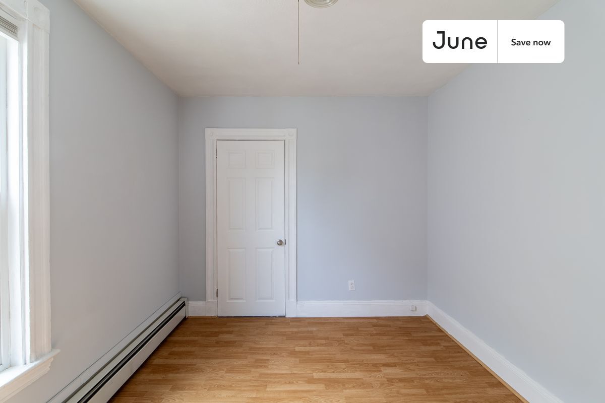 Building Photo - 6 7th St