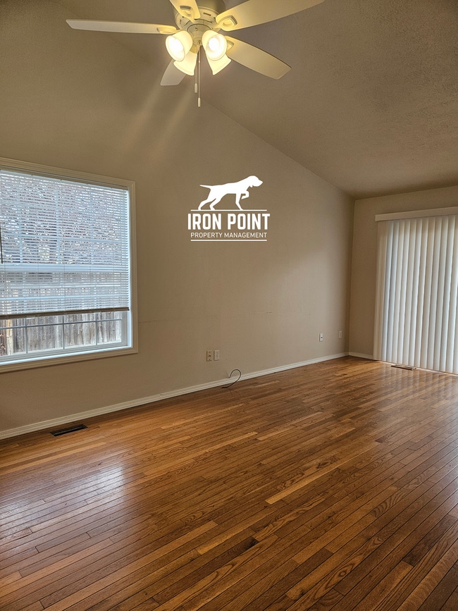 Building Photo - Candlestick Park Sub-3bed/2bath w/2 car ga...