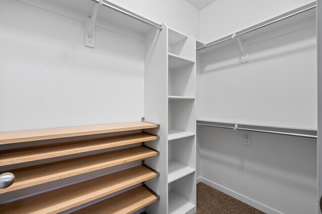 Building Photo - 127 Jordan Ridge Boulevard