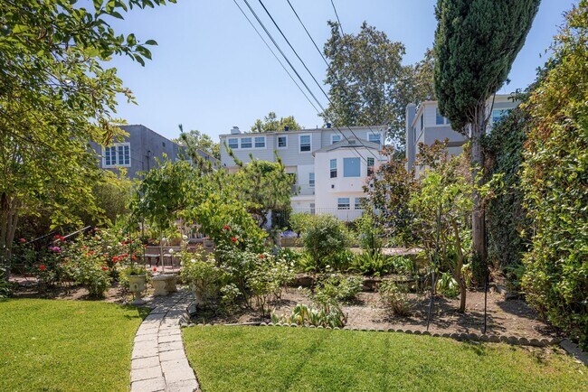 Building Photo - Stunning, remodeled rental in Historic Fra...