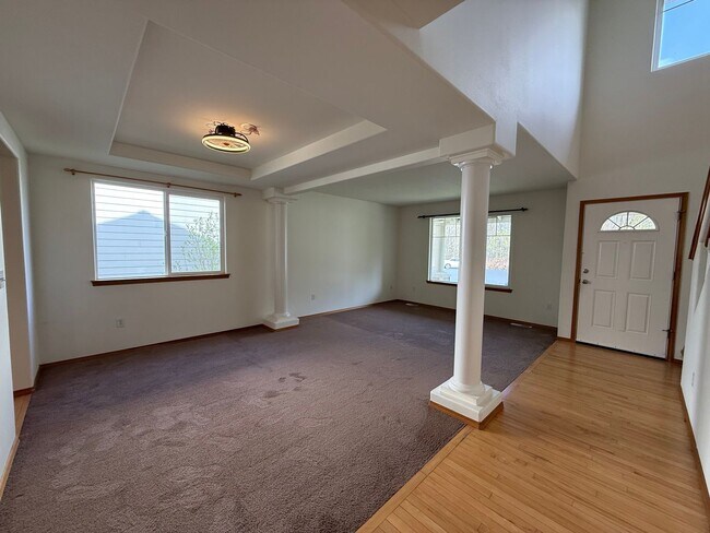 Building Photo - 4 Bed 2 Bath Home in Waterbury Meadows