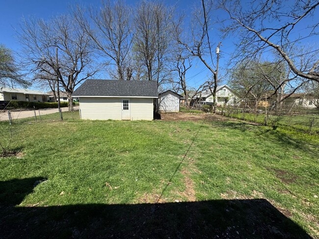 Building Photo - Mcgregor ISD 3 Bedroom
