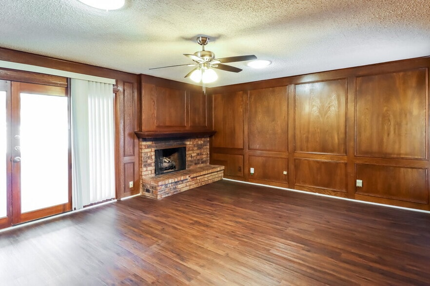 Building Photo - 5065 Pemberton Ln