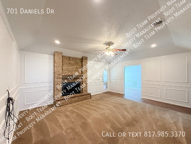 Building Photo - 701 Daniels Dr