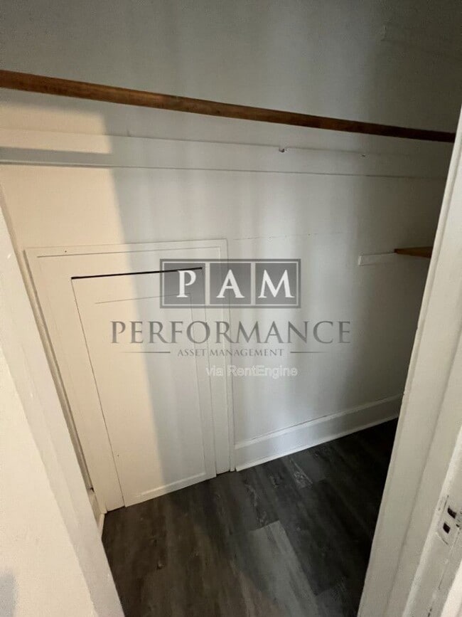 Building Photo - 1213 Superior St