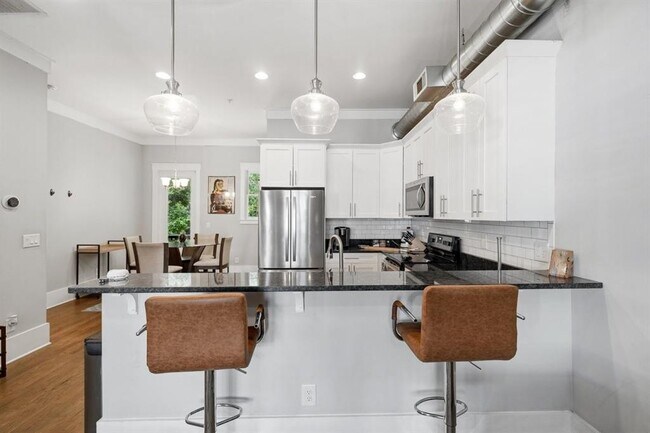Building Photo - 3371 Dogwood Dr