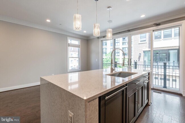 Building Photo - 1527 16th Rd N