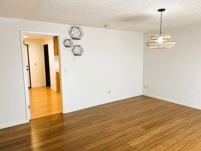 Building Photo - Beautifully Appointed Home on Generous Lot...