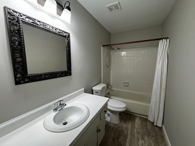 Building Photo - 3995 Valley Ct