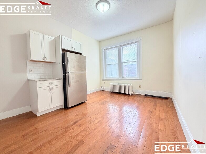 Building Photo - 21 Linden St