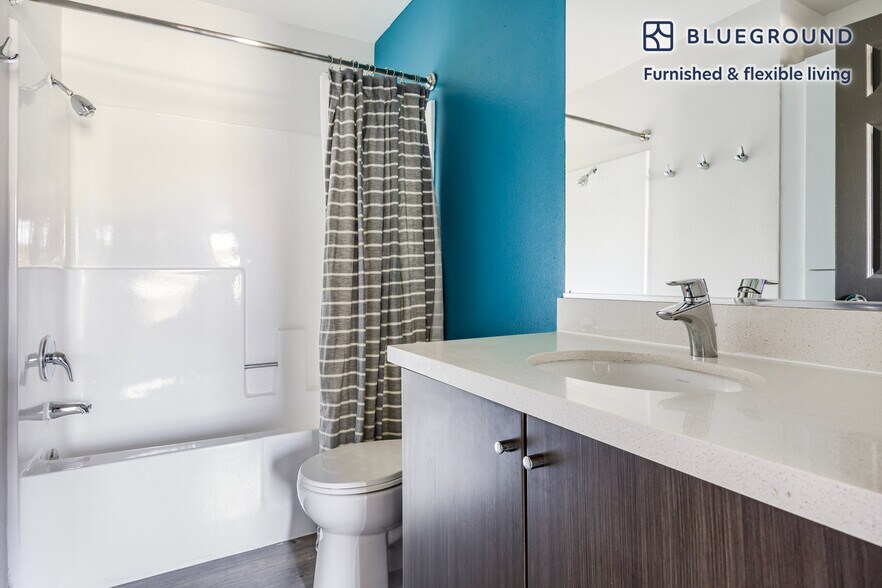 Building Photo - 10983 Bluffside Dr