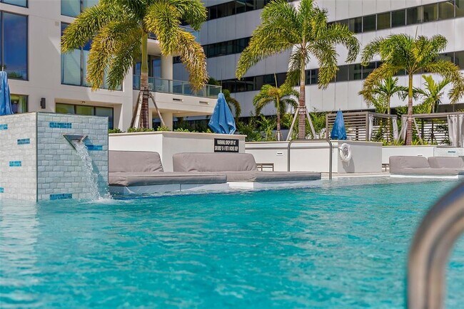 Building Photo - 301 1st St S