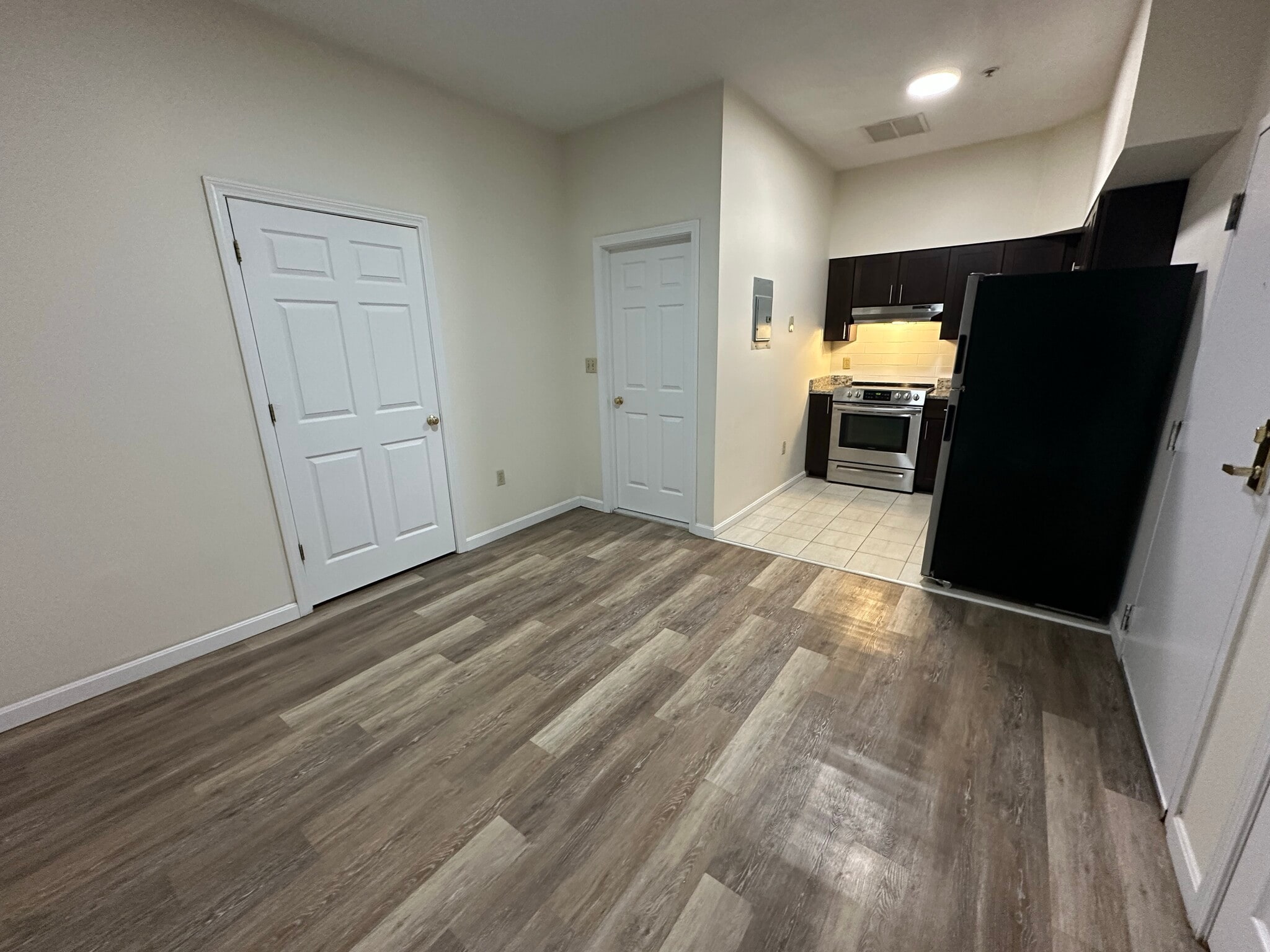 Building Photo - 76 Essex St