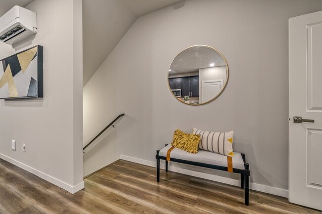 Building Photo - Modern Tri-Level 4BD/3.5BTH Townhouse in Lynnwood for Rent! Pet Friendly!