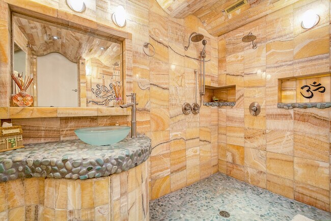 Building Photo - 8280 Queen St