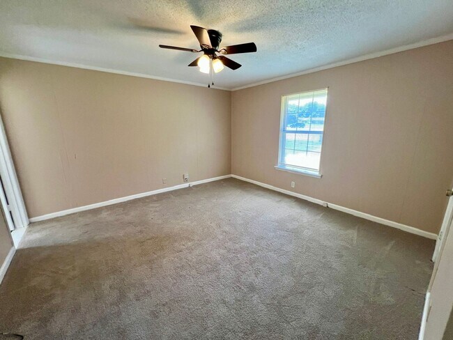 Building Photo - 2563 Carriage Dr