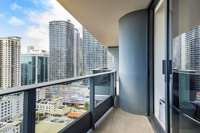 Building Photo - 1000 Brickell Plaza